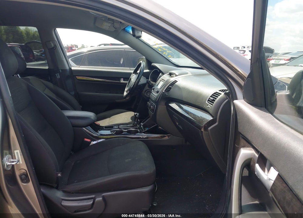 2015 KIA SORENTO LX VIN: 5XYKT3A65FG573063