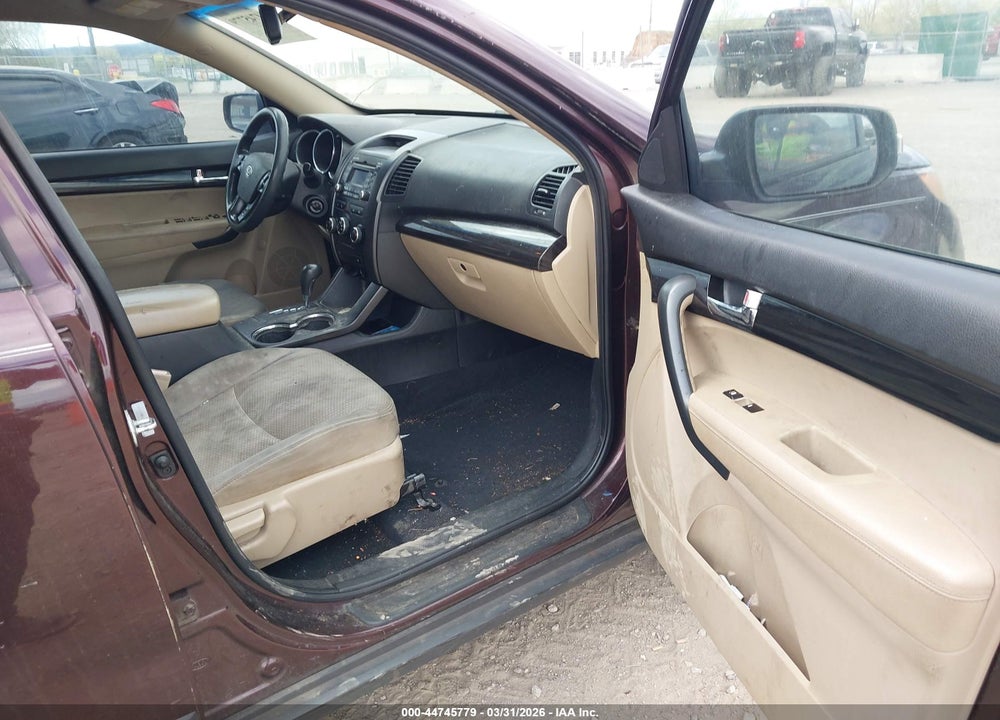 2011 KIA SORENTO LX VIN: 5XYKT3A13BG139545