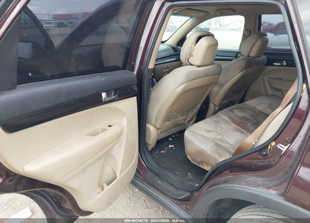 2011 KIA SORENTO LX VIN: 5XYKT3A13BG139545