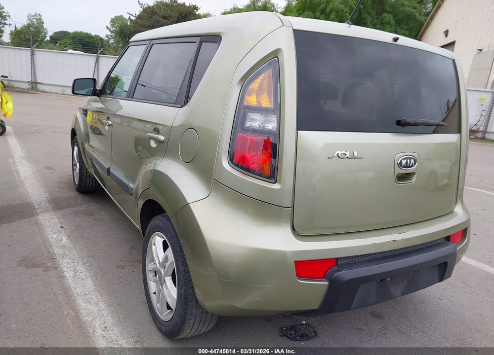 2011 KIA SOUL + VIN: KNDJT2A21B7260070