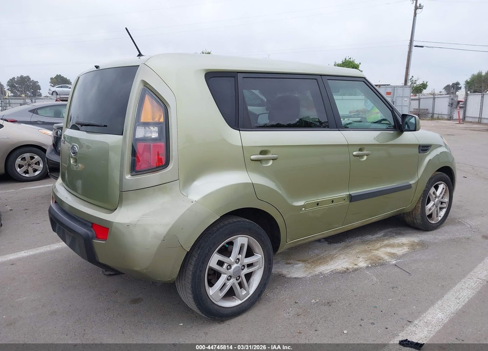 2011 KIA SOUL + VIN: KNDJT2A21B7260070