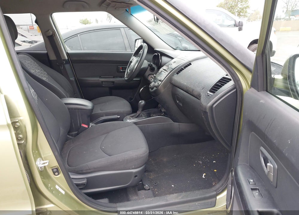 2011 KIA SOUL + VIN: KNDJT2A21B7260070