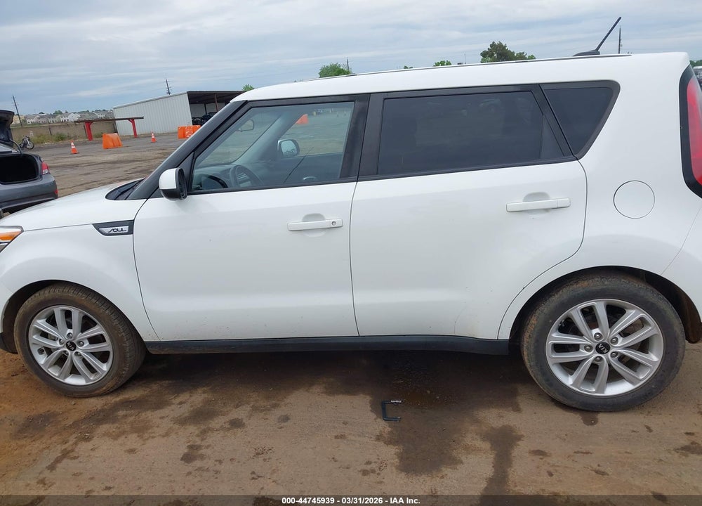 2018 KIA SOUL + VIN: KNDJP3A51J7604662
