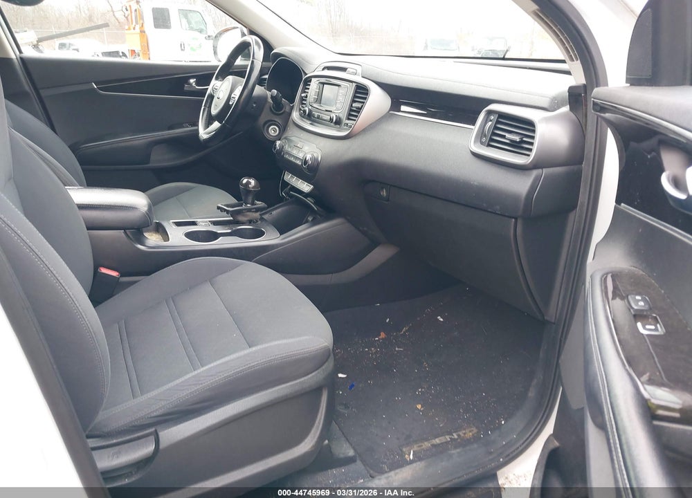 2016 KIA SORENTO 3.3L LX VIN: 5XYPG4A50GG009264