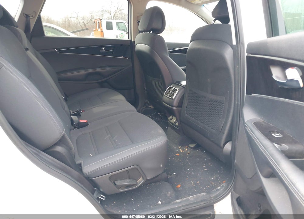 2016 KIA SORENTO 3.3L LX VIN: 5XYPG4A50GG009264