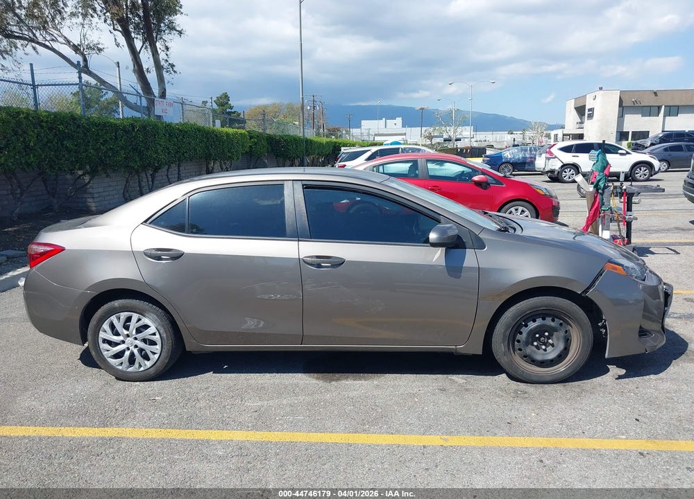 2018 TOYOTA COROLLA LE VIN: 5YFBURHE5JP837884