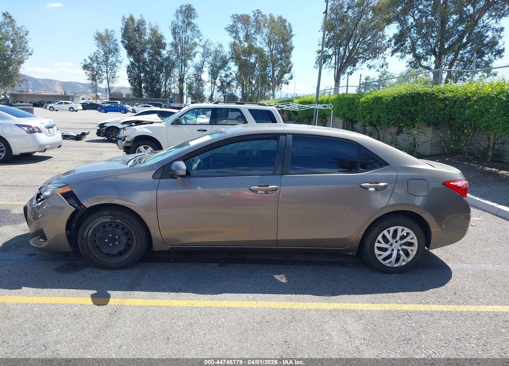 2018 TOYOTA COROLLA LE VIN: 5YFBURHE5JP837884
