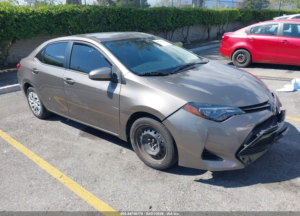 2018 TOYOTA COROLLA LE VIN: 5YFBURHE5JP837884