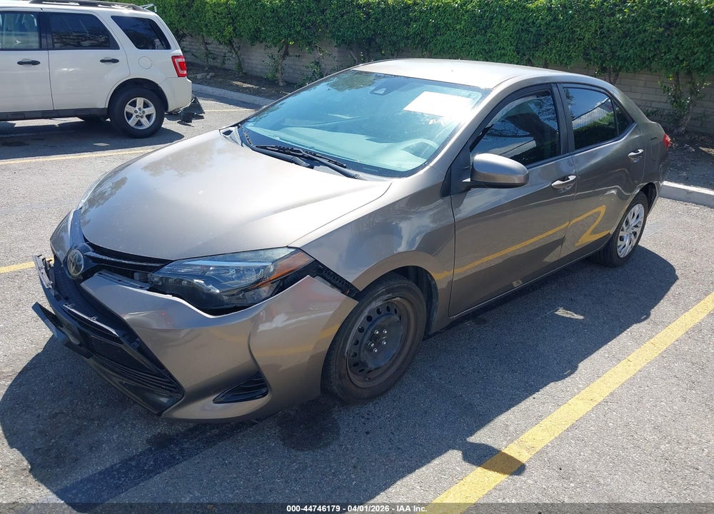 2018 TOYOTA COROLLA LE VIN: 5YFBURHE5JP837884