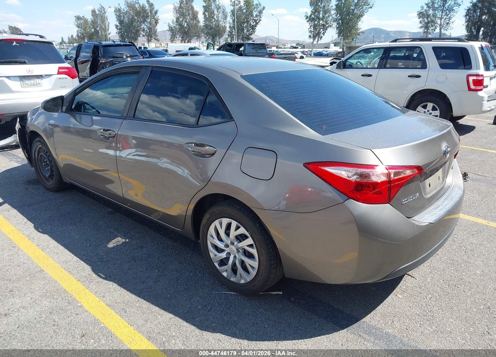 2018 TOYOTA COROLLA LE VIN: 5YFBURHE5JP837884
