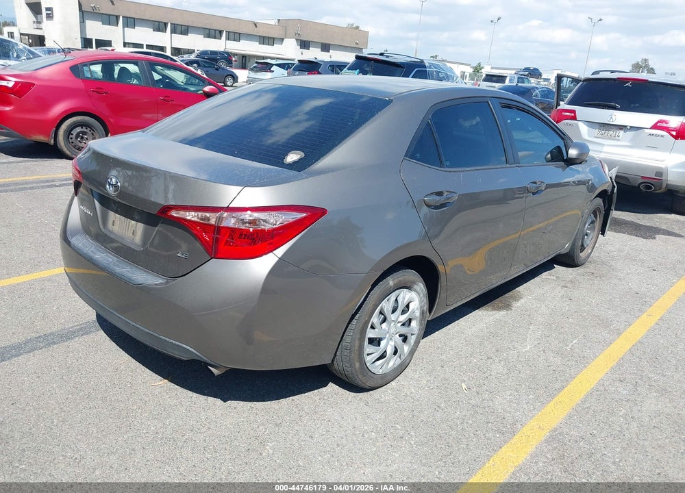 2018 TOYOTA COROLLA LE VIN: 5YFBURHE5JP837884