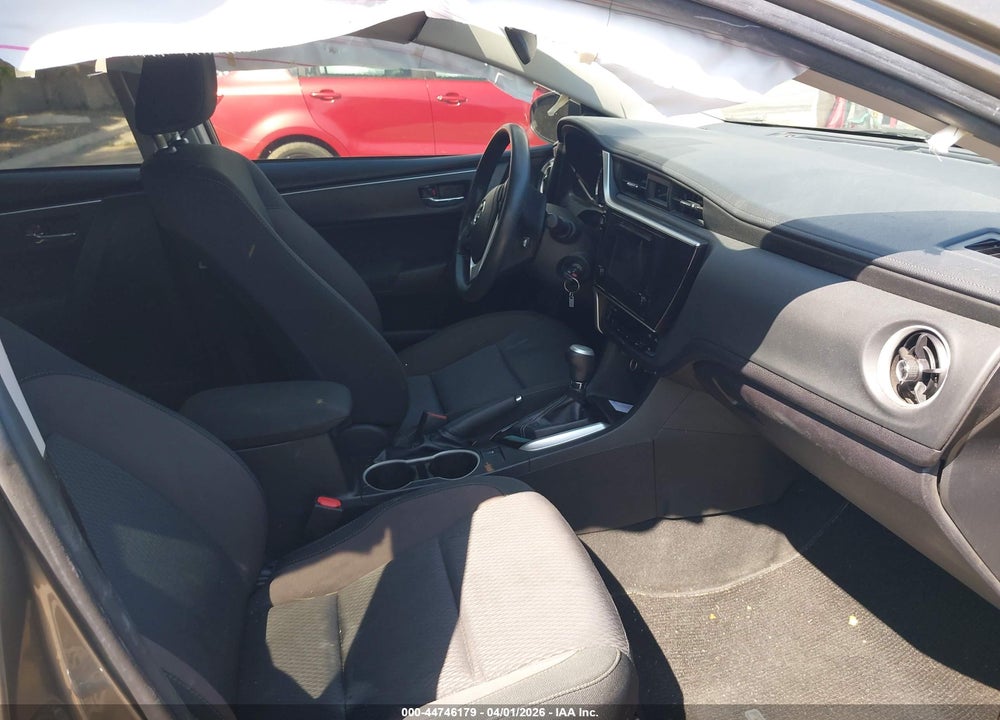 2018 TOYOTA COROLLA LE VIN: 5YFBURHE5JP837884