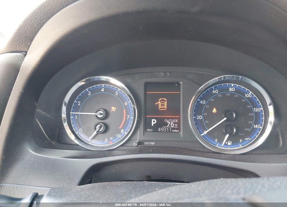 2018 TOYOTA COROLLA LE VIN: 5YFBURHE5JP837884