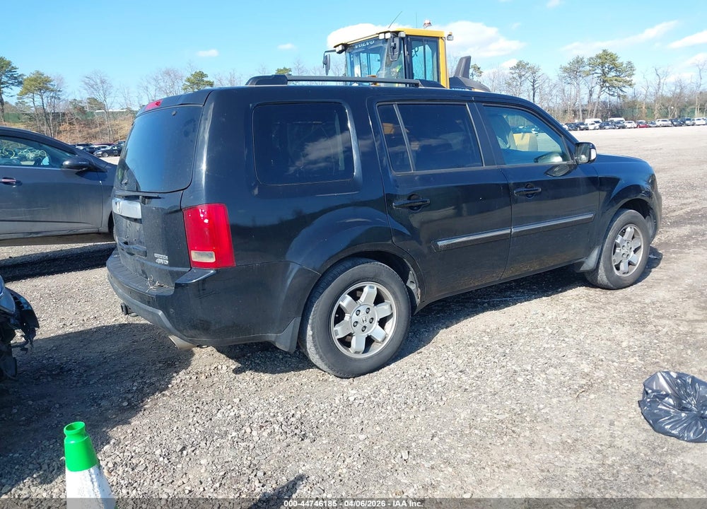 2011 HONDA PILOT TOURING VIN: 5FNYF4H97BB011500