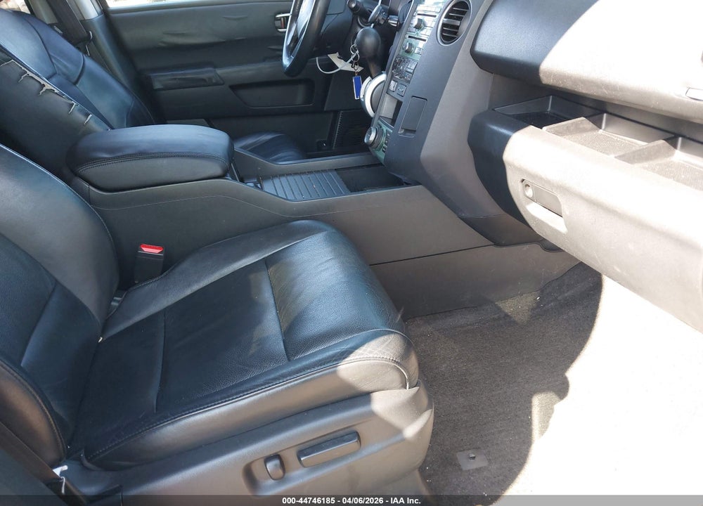 2011 HONDA PILOT TOURING VIN: 5FNYF4H97BB011500
