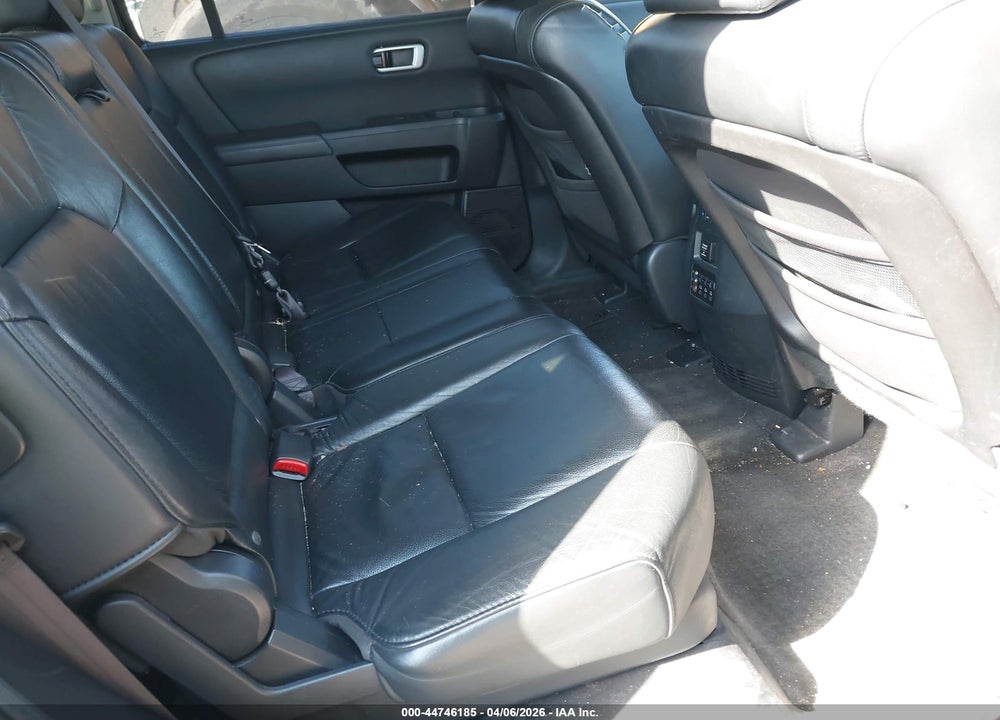 2011 HONDA PILOT TOURING VIN: 5FNYF4H97BB011500