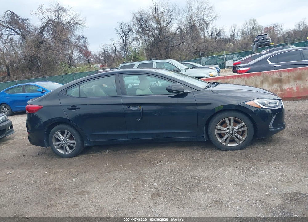 2017 HYUNDAI ELANTRA SE VIN: 5NPD84LF5HH019899