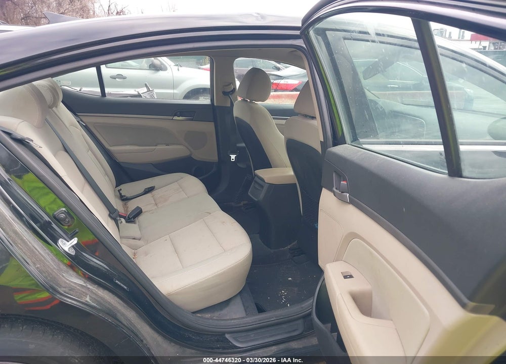 2017 HYUNDAI ELANTRA SE VIN: 5NPD84LF5HH019899