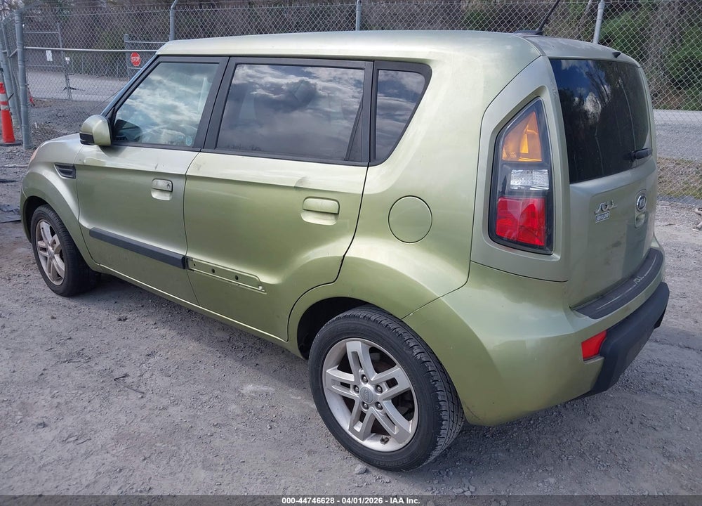 2010 KIA SOUL + VIN: KNDJT2A29A7141066