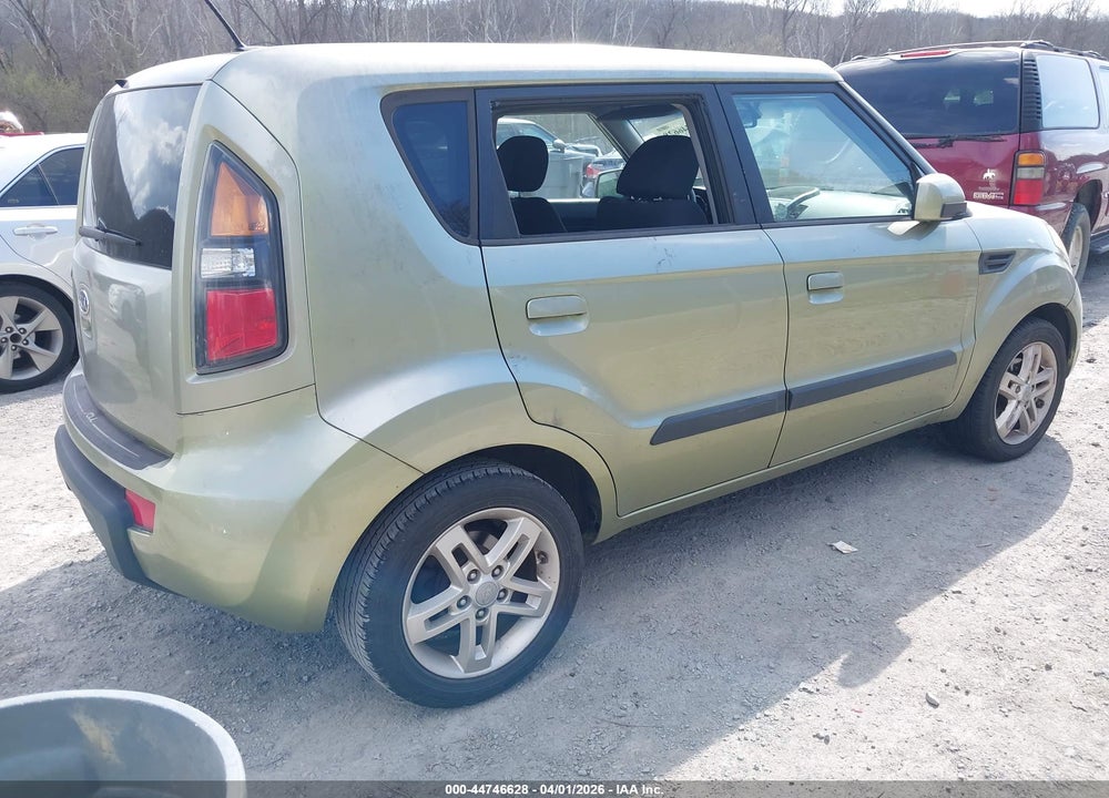 2010 KIA SOUL + VIN: KNDJT2A29A7141066