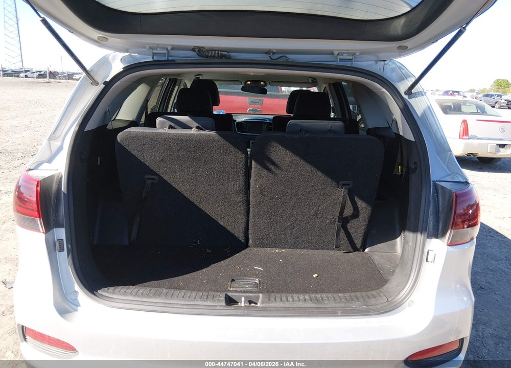 2019 KIA SORENTO 2.4L LX VIN: 5XYPG4A35KG576769