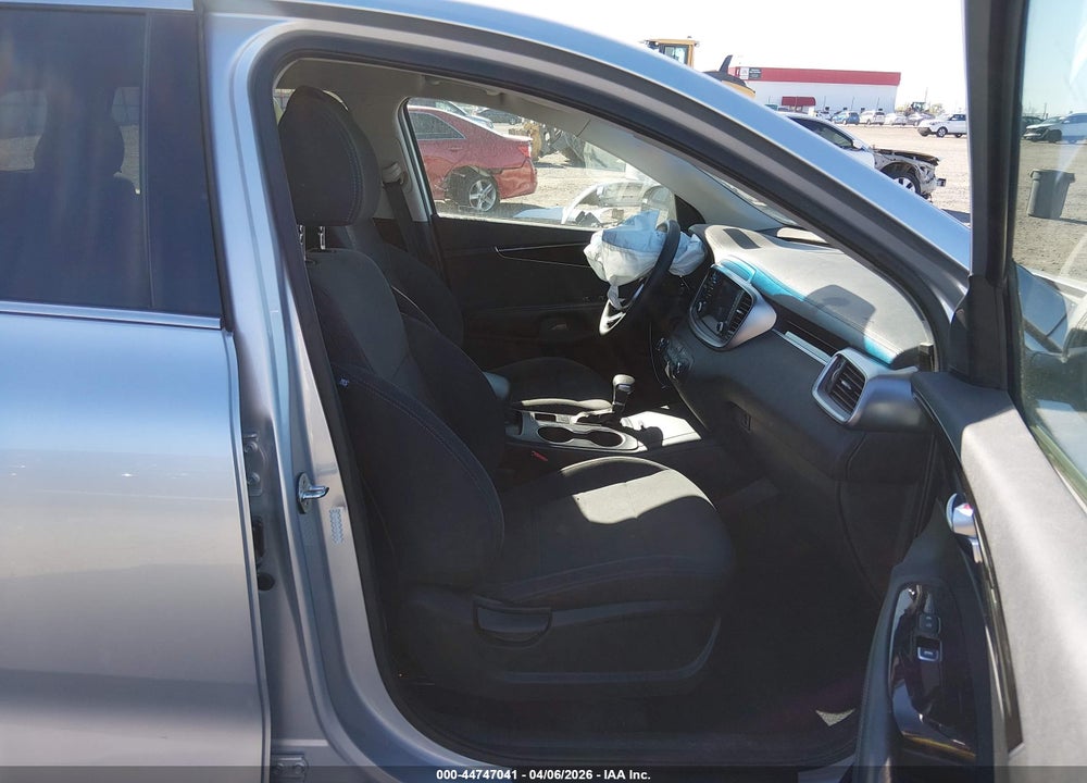 2019 KIA SORENTO 2.4L LX VIN: 5XYPG4A35KG576769