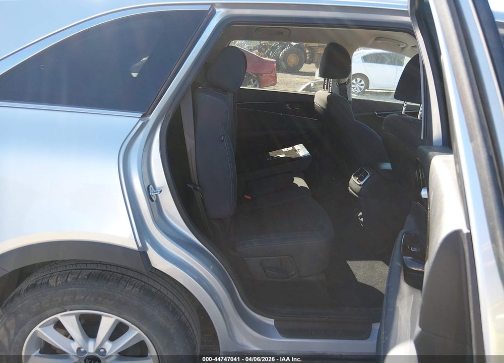 2019 KIA SORENTO 2.4L LX VIN: 5XYPG4A35KG576769