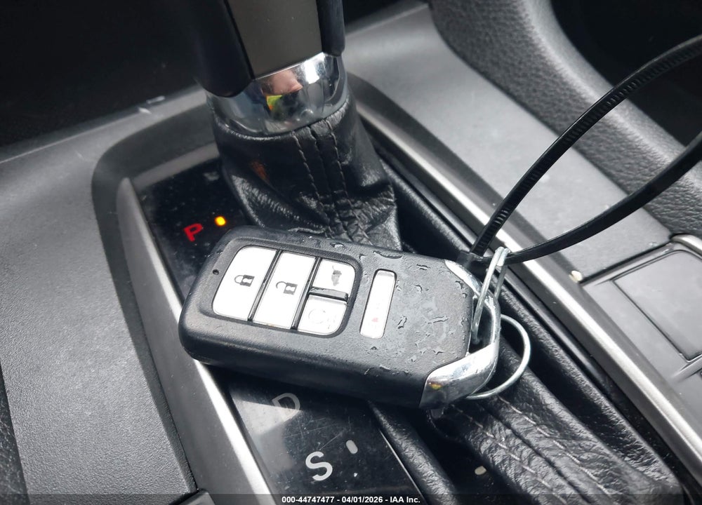 2019 HONDA CIVIC SPORT TOURING VIN: SHHFK7H90KU421378