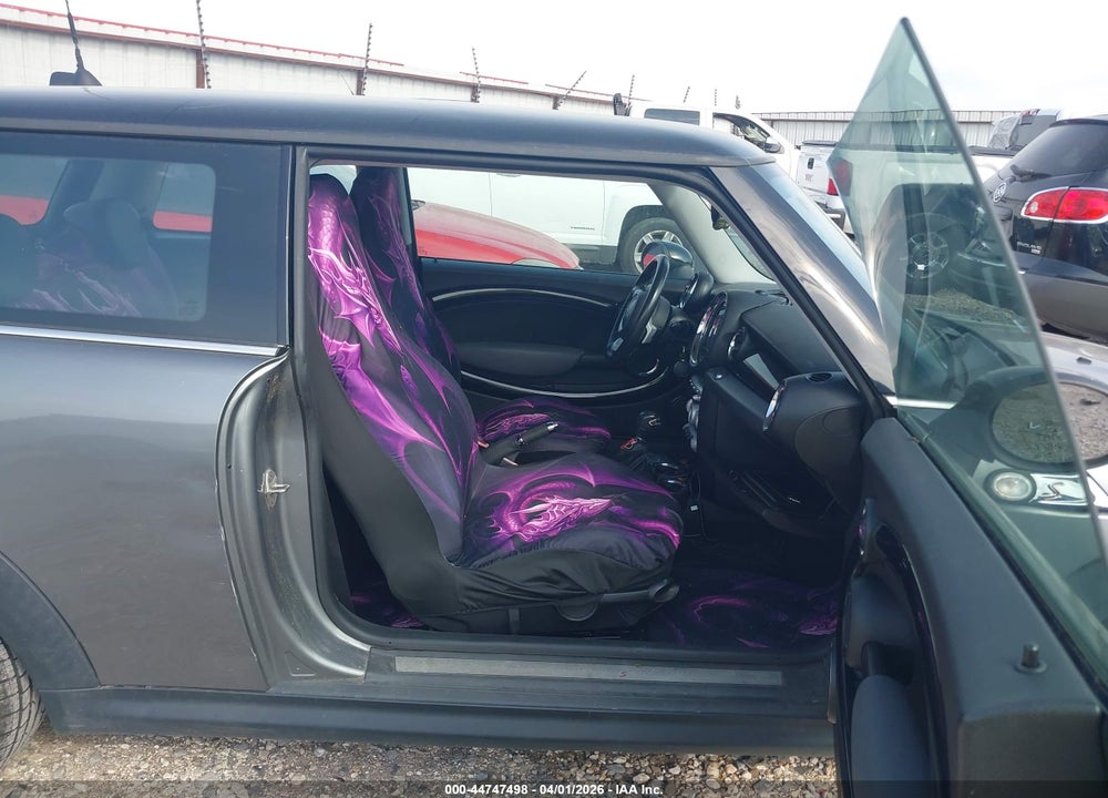 2009 MINI COOPER S VIN: WMWMF73549TW85712