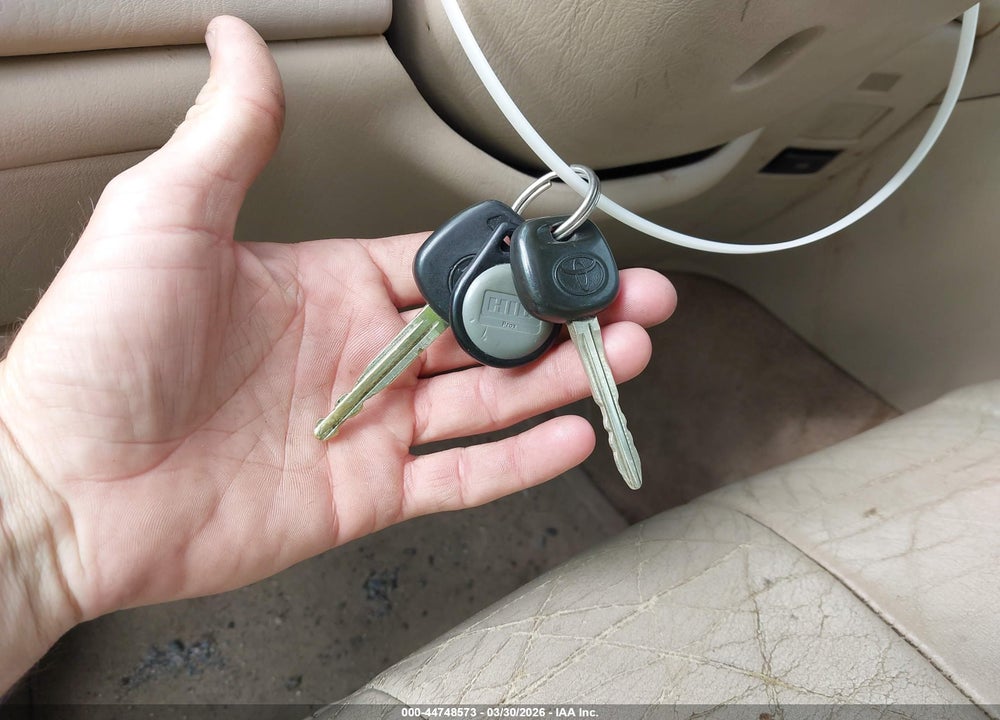 2000 TOYOTA AVALON XLS VIN: 4T1BF28B7YU026605