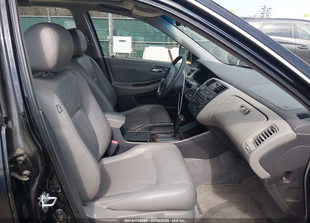 2001 HONDA ACCORD 3.0 EX VIN: 1HGCG165X1A014082
