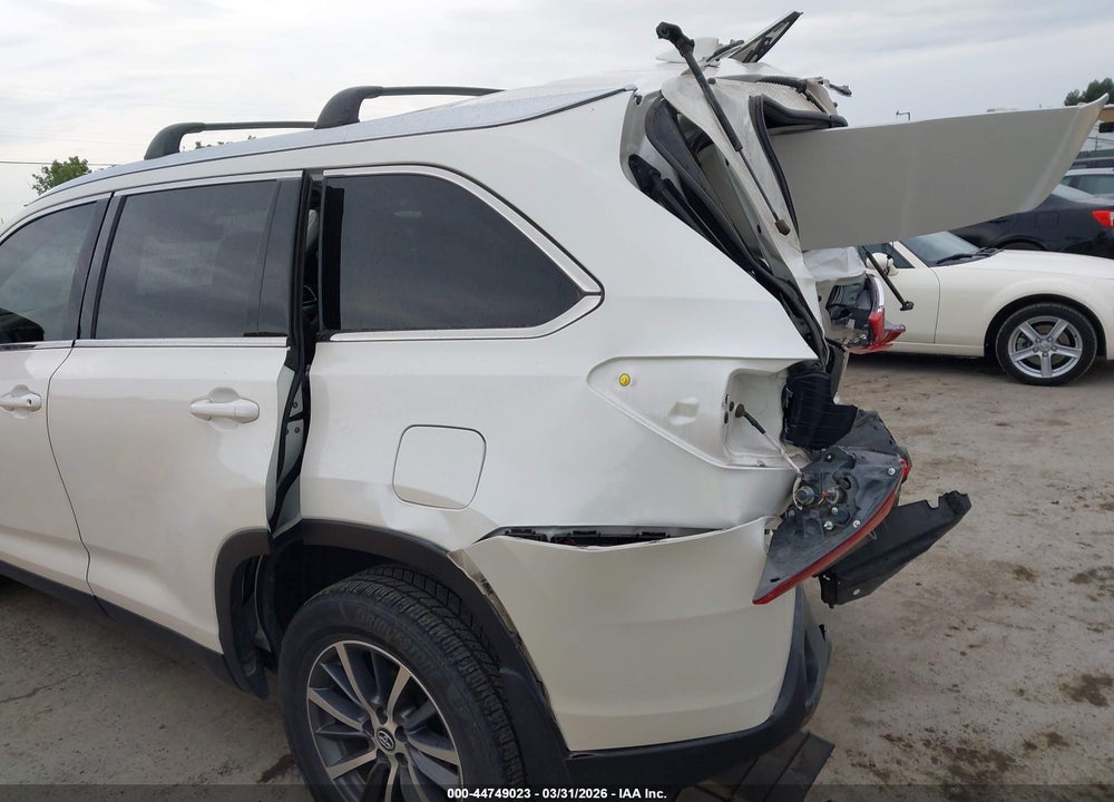 2019 TOYOTA HIGHLANDER HYBRID XLE VIN: 5TDJGRFH4KS075351