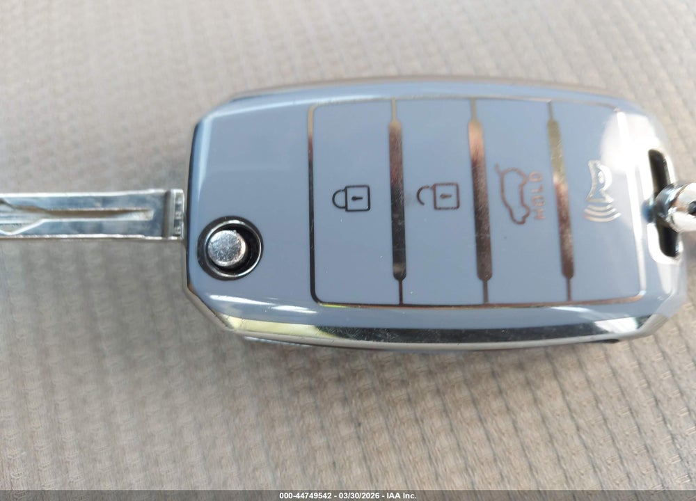 2015 KIA SORENTO LX VIN: 5XYKT4A66FG586572