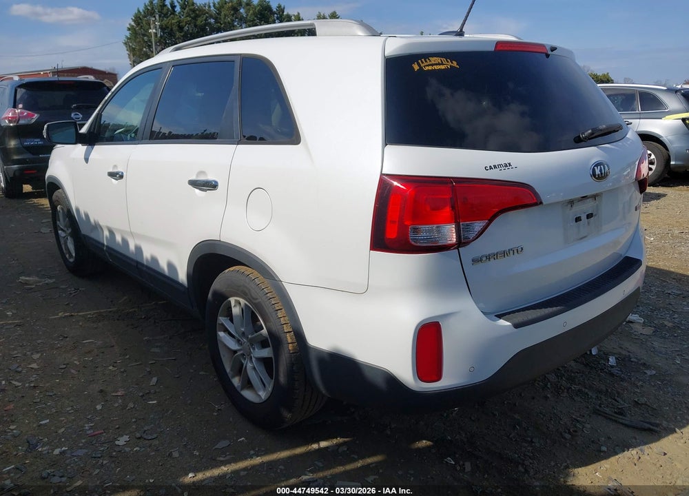 2015 KIA SORENTO LX VIN: 5XYKT4A66FG586572