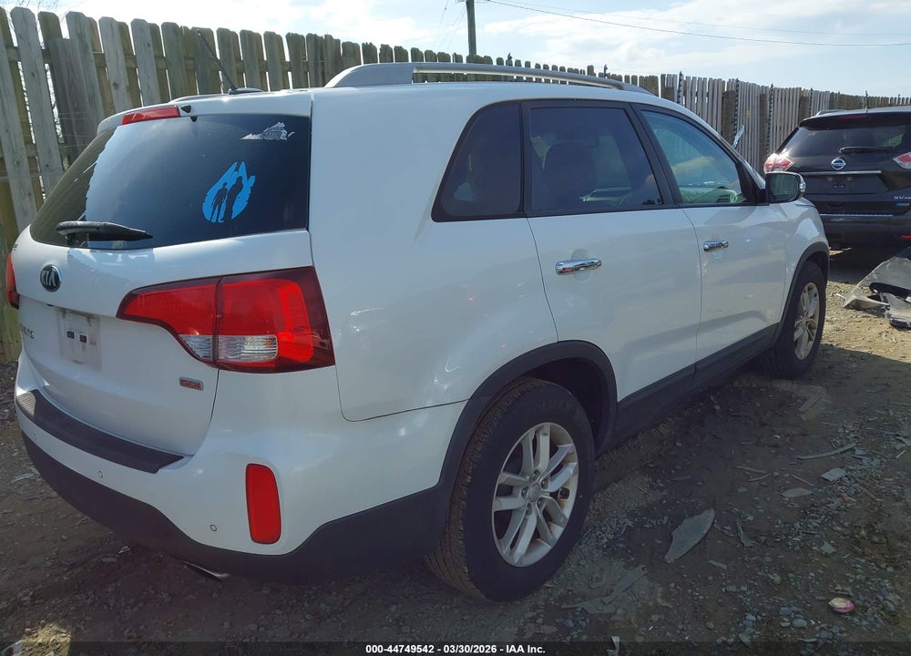 2015 KIA SORENTO LX VIN: 5XYKT4A66FG586572