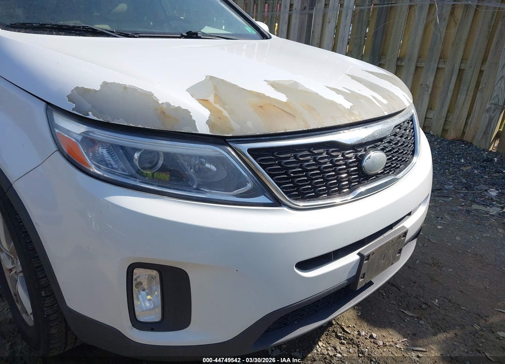 2015 KIA SORENTO LX VIN: 5XYKT4A66FG586572