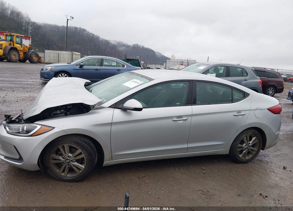 2017 HYUNDAI ELANTRA SE VIN: KMHD74LF1HU394869