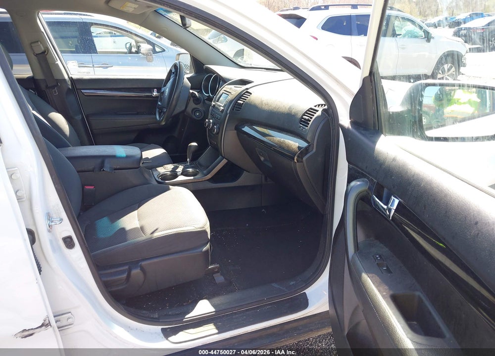 2013 KIA SORENTO LX VIN: 5XYKT3A61DG325096
