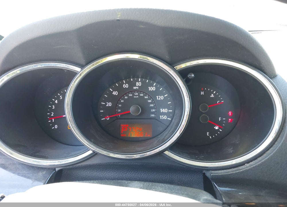 2013 KIA SORENTO LX VIN: 5XYKT3A61DG325096