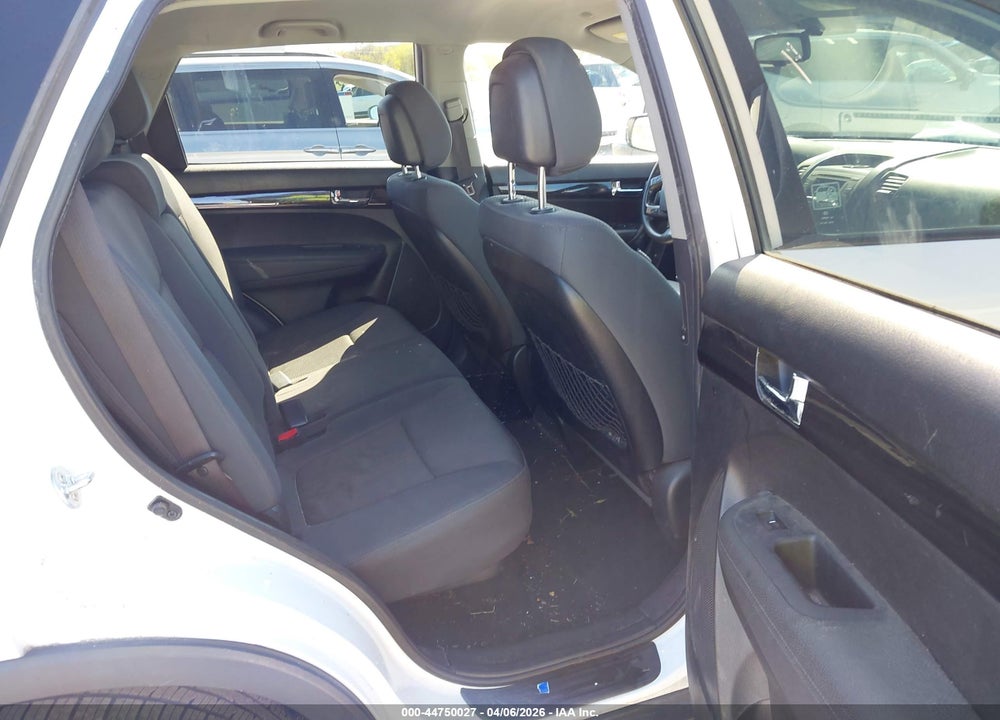 2013 KIA SORENTO LX VIN: 5XYKT3A61DG325096