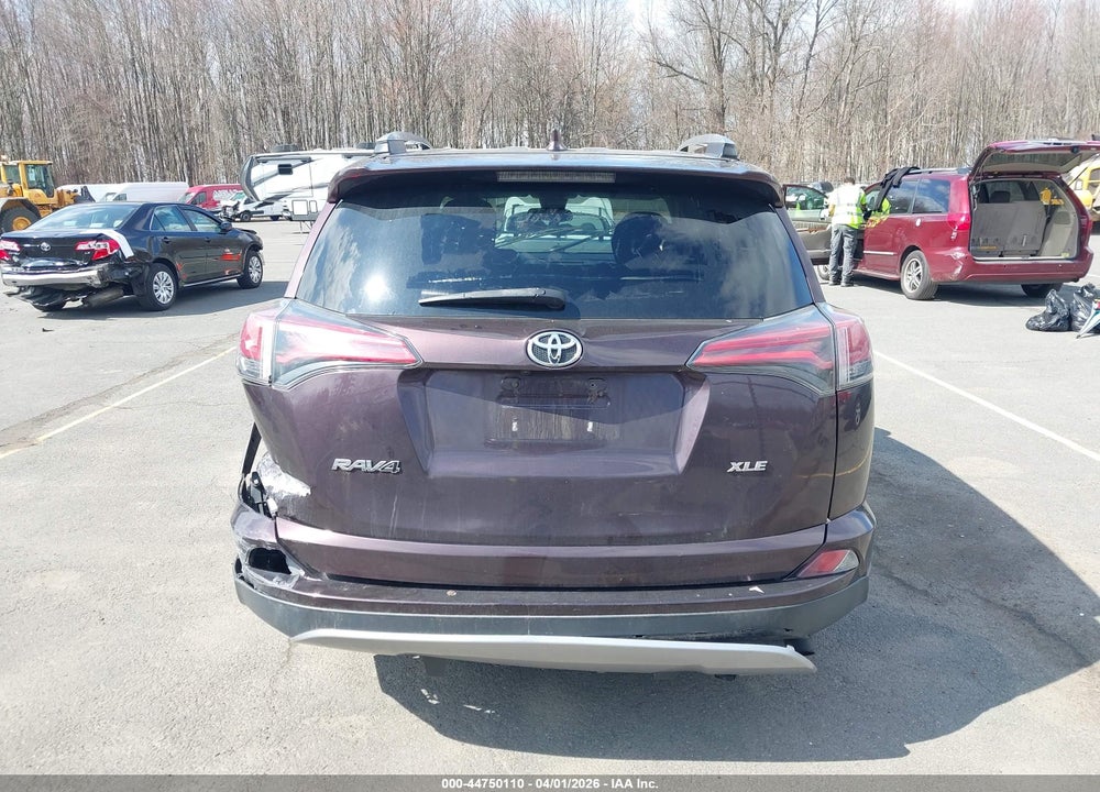 2018 TOYOTA RAV4 XLE VIN: 2T3WFREV5JW435174