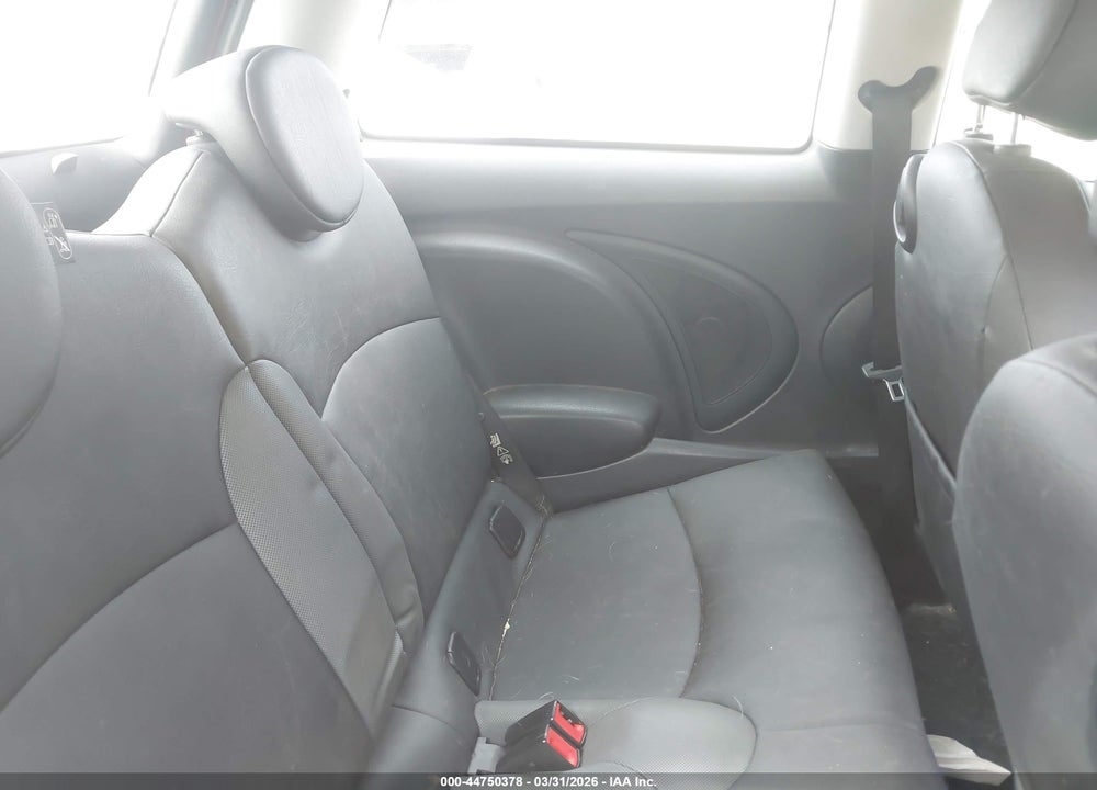 2009 MINI COOPER VIN: WMWMF33529TU71214