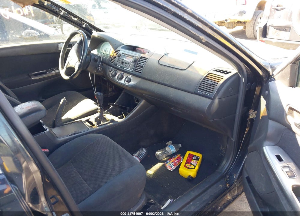 2002 TOYOTA CAMRY SE VIN: JTDBE32K820057396