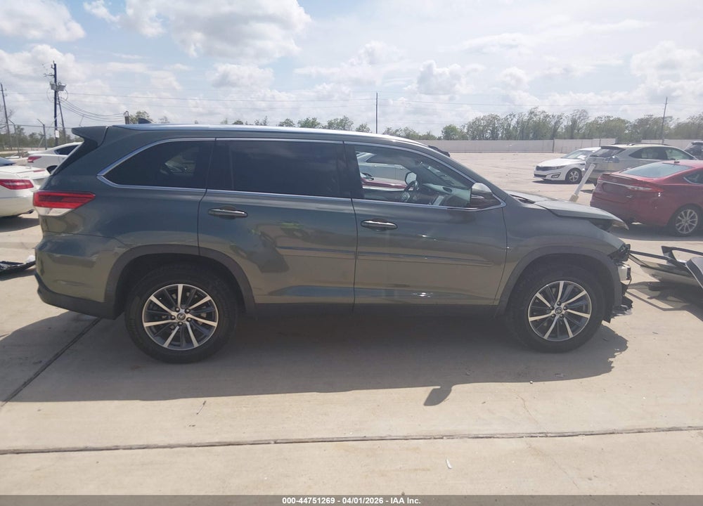 2019 TOYOTA HIGHLANDER XLE VIN: 5TDKZRFHXKS351918