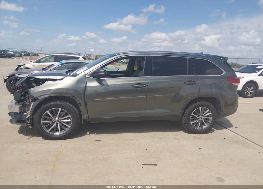2019 TOYOTA HIGHLANDER XLE VIN: 5TDKZRFHXKS351918