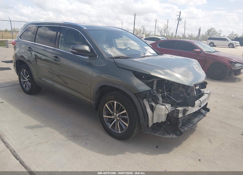 2019 TOYOTA HIGHLANDER XLE VIN: 5TDKZRFHXKS351918