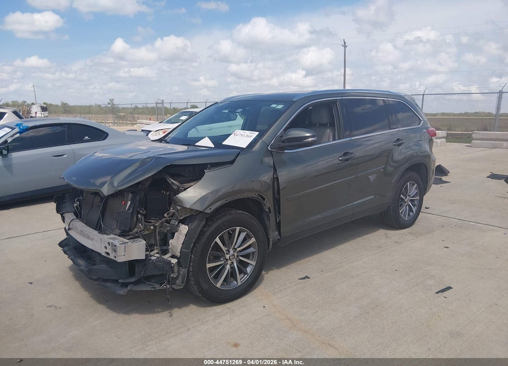 2019 TOYOTA HIGHLANDER XLE VIN: 5TDKZRFHXKS351918