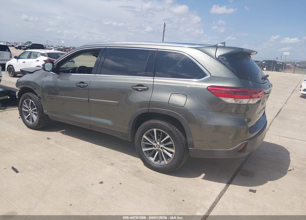 2019 TOYOTA HIGHLANDER XLE VIN: 5TDKZRFHXKS351918