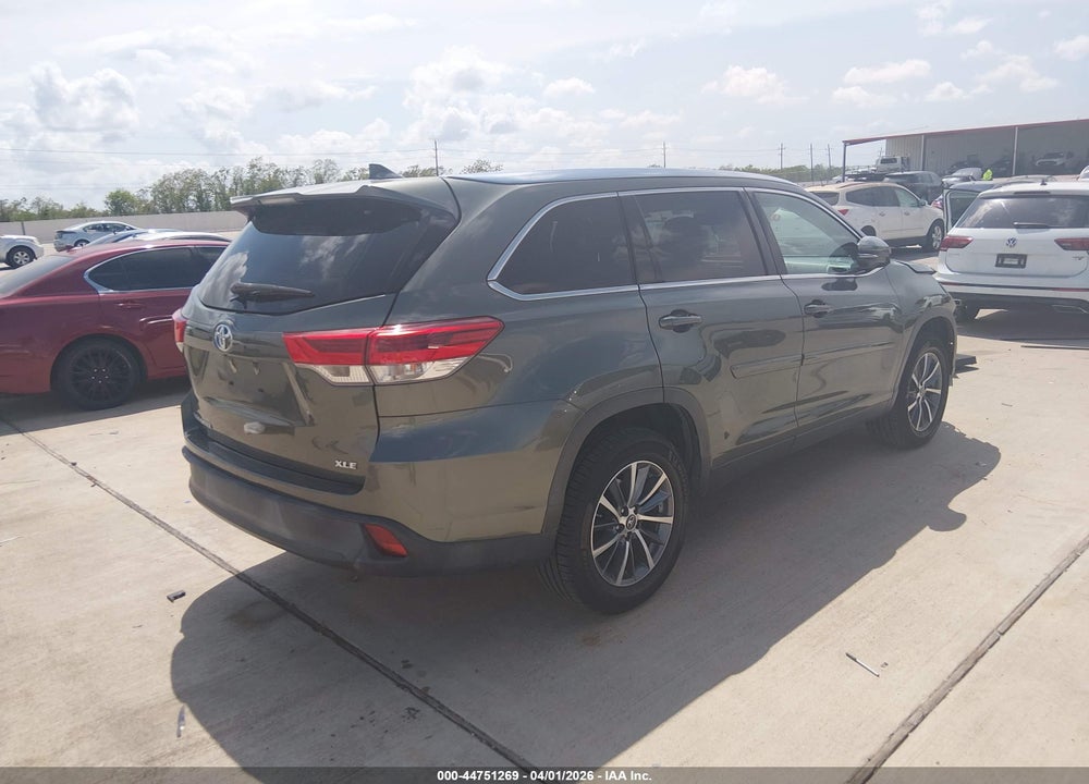 2019 TOYOTA HIGHLANDER XLE VIN: 5TDKZRFHXKS351918