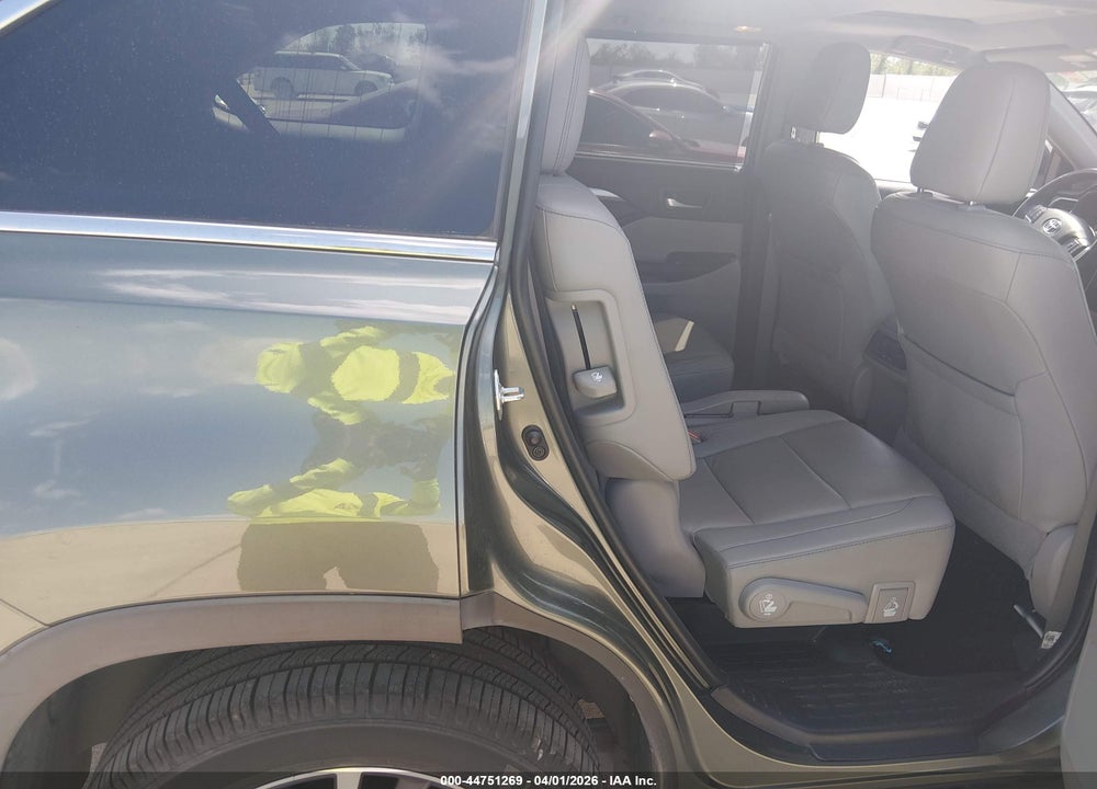 2019 TOYOTA HIGHLANDER XLE VIN: 5TDKZRFHXKS351918
